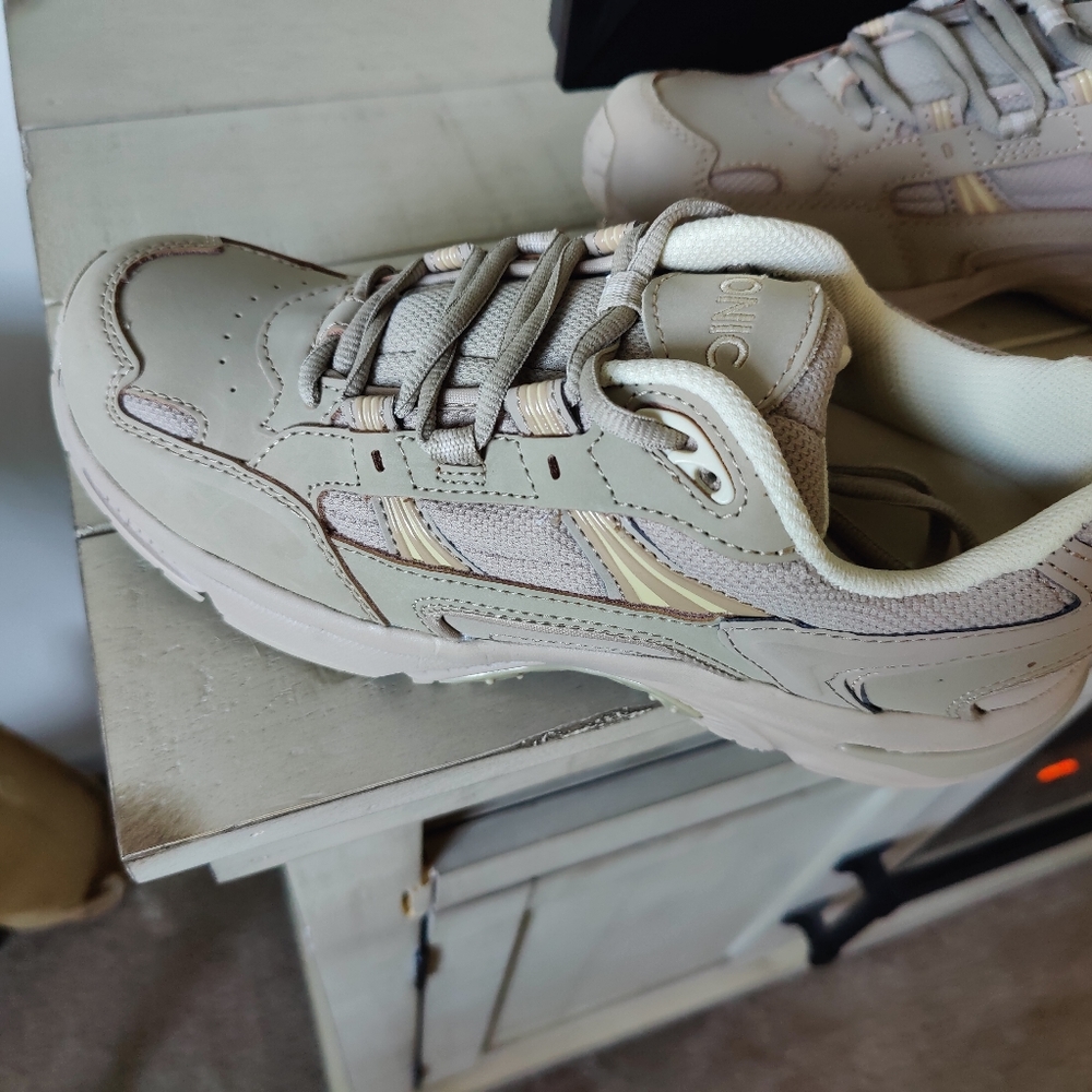 Bionic sneakers - Picture 6 of 6